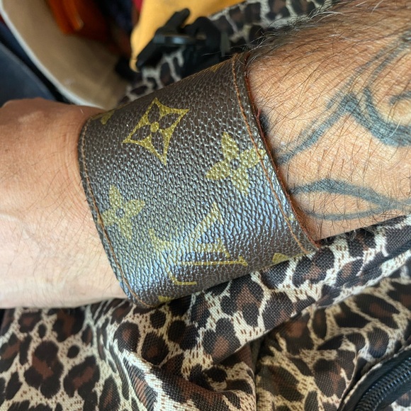 Handmade cuff with vintage material - Picture 7 of 8